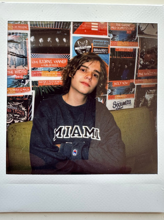 ONE UNIQUE SIGNED POLAROID PHOTO