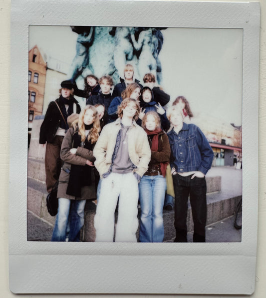 ONE UNIQUE SIGNED POLAROID PHOTO