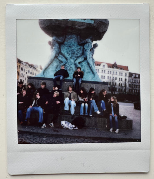 ONE UNIQUE SIGNED POLAROID PHOTO